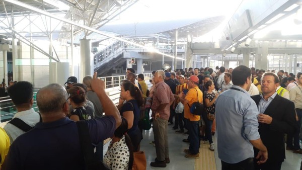 Los primeros usuarios en la Línea 2 .