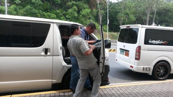Conductores debieron quitar el papel ahumado.