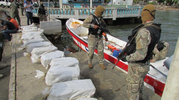 Los narcos iban en una lancha rápida.