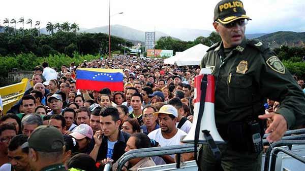 Diariamente unos 50.000 venezolanos ingresan a Colombia.