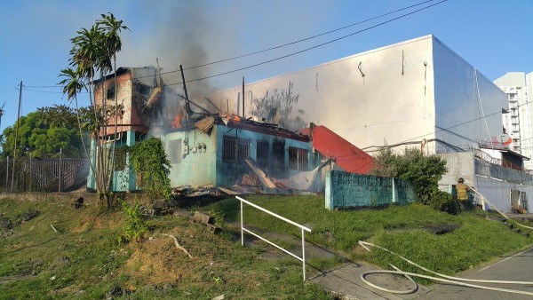 Se queman dos casas en Parque Lefevre