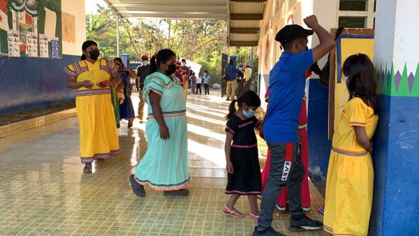 Momentos de las elecciones en la comarca Ngäbe-Buglé.
