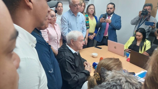 Momento en que Ricardo Martinelli oficializaba su pre candidatura presidencial.