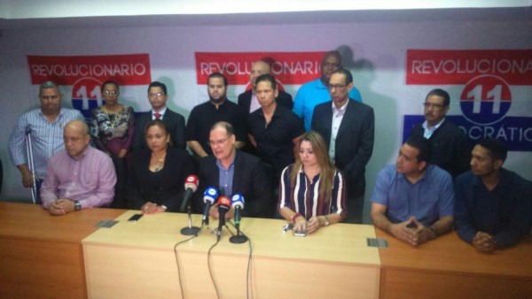 El secretario General, del PRD, Pedro Miguel González, fungió como vocero del colectivo, en una conferencia de prensa.