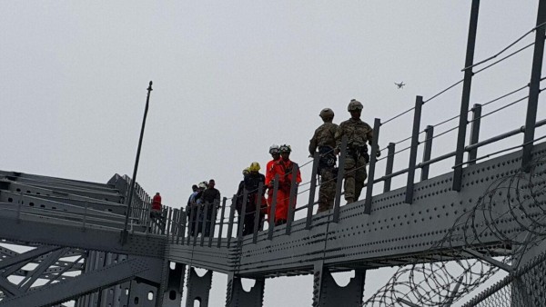 Se cansó de ser boleteado y amenazó con saltar del Puente de Las Américas