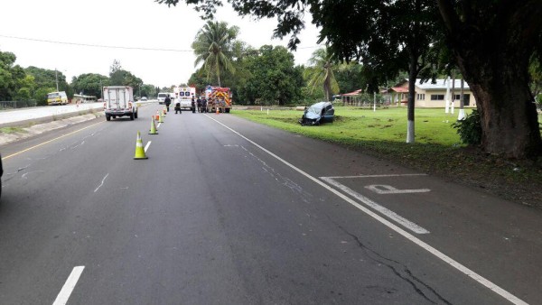 Una mujer muere arrollada por camioneta cuyo conductor quedó herido