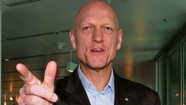 Corte veta caza de ballenas