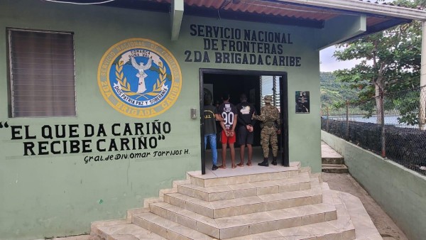 Dos colombianos son aprehendidos por transportar migrantes por Guna Yala