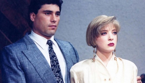 Edith González y Eduardo Yañez en 1990 en una escena&nbsp; de la telenovela En carne propia.