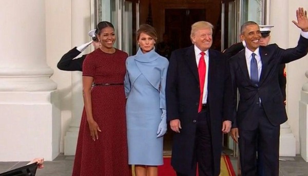 Trump se reúne en la Casa Blanca con Obama antes de la transmisión de mando .