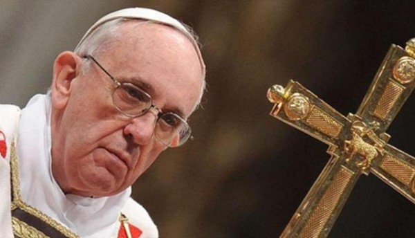 El papa criticó la plaga del terrorismo.