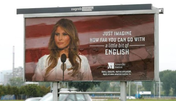 Traducción del cartel: Imagínese cuán lejos puede llegar con un poco de inglés.