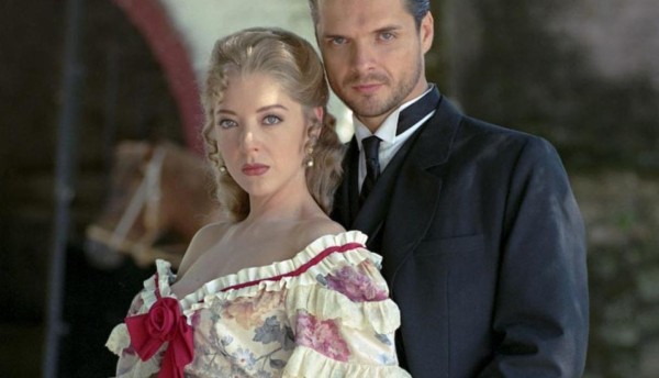 Edith González y Ariel López Padilla en una escena de Corazón Salvaje, de 1993.