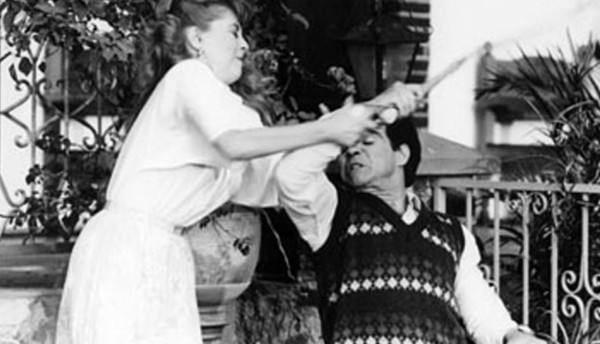Edith González y José Alonso en 1986 en una escena de la telenovela Monte Calvario.