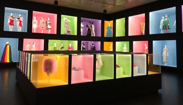 La fantasía del estilo camp llega a las galerías del museo Met de Nueva York