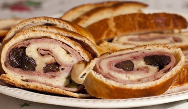 Pan de jamón venezolano.