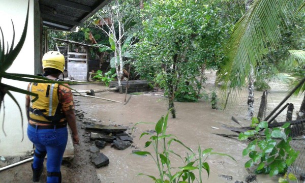 Mal tiempo azota a los chiricanos con más de 30 horas de lluvias