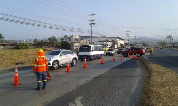 Tranque pesado por los trabajos de la Línea 2 del Metro en la Panamericana antes de llegar a la entrada del Corredor Sur por el hotel Riande .