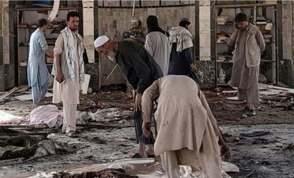 Al menos 15 heridos tras un atentado con bomba en una mezquita en Afganistán