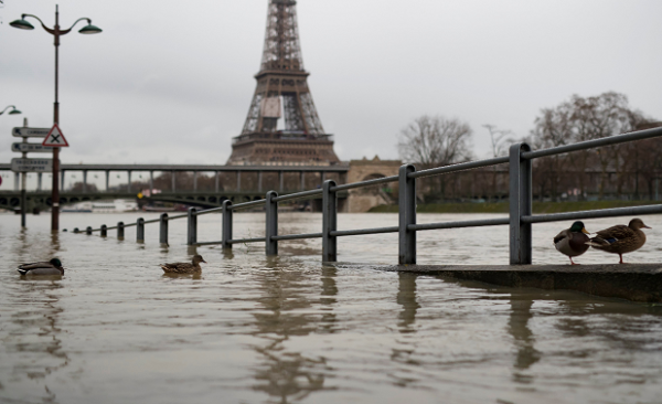 Río Sena inunda París