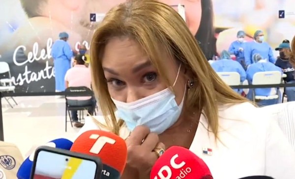 Ministra consejera Eyra Ruiz niega nexo con vacunación clandestina