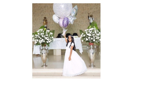 Sandra, con el corazón hinchado por la primera comunión de su hija, Camila&nbsp;