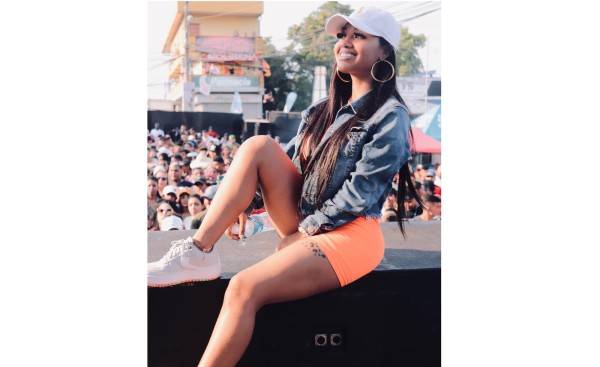 Moda: El camaleónico estilo de Anyuri atrae miles de 'me gusta'