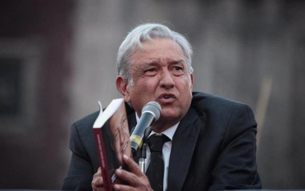 López Obrador renuncia a la seguridad, a la residencia oficial y al avión 