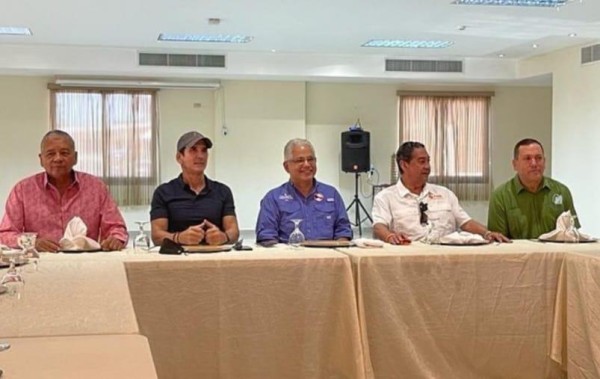 Por ahora no hay alianza, Blandón dice que extendió una cortesía entre partidos