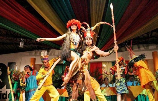 Danzas aborígenes son el deleite.