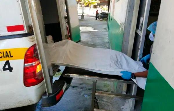 La víctima se encontraba con dos hombres cuando lo asesinaron.