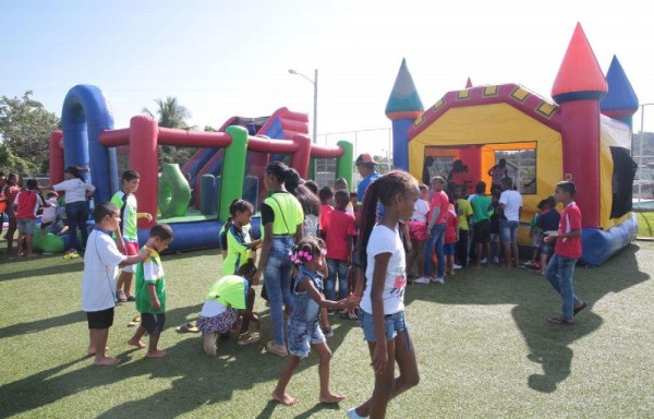 Niños entre 6 y 17 años acudieron al complejo deportivo.