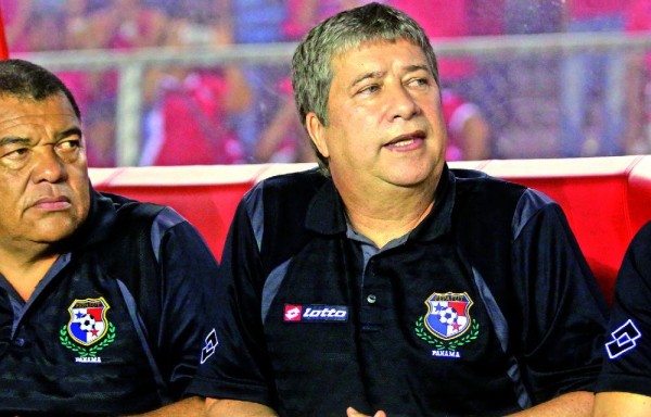Hernán ‘Bolillo' Gómez salió decepcionado del estadio, aposto a ganar y no pudo.