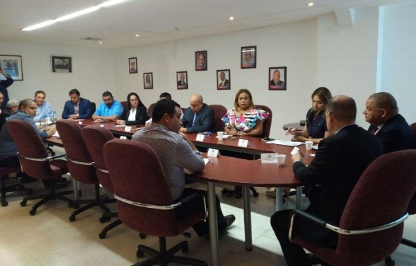 CEN del PRD se reúne con aspirantes