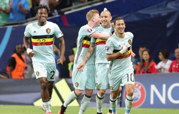 Los jugadores belgas celebran su clasificación.