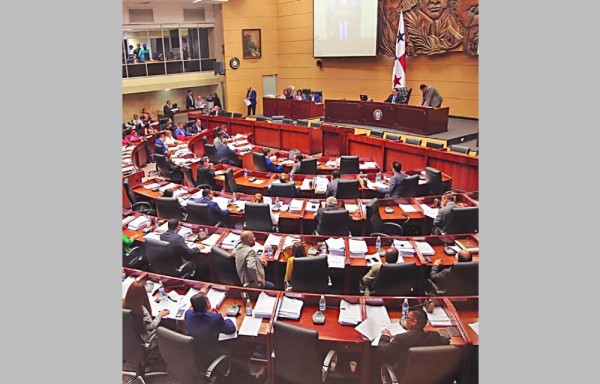 Las reformas a la Constitución han causado el rechazo de diversos grupos y gremios de la sociedad civil.