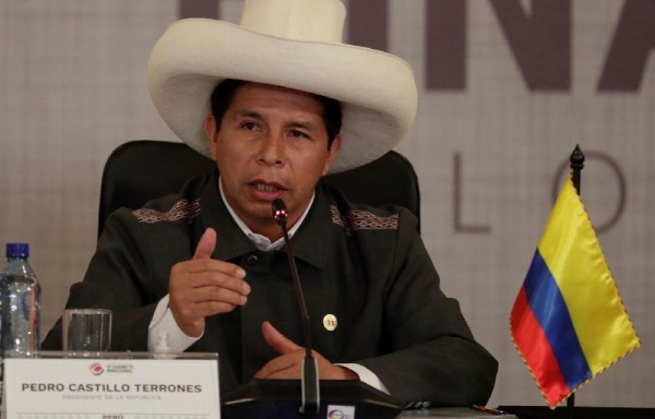 Oposición oficializa un pedido de destitución contra el presidente de Perú