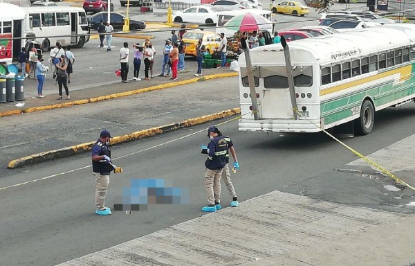 Panameña fue arrollada en suelo tico y en el Oeste, un bus aplastó a otro