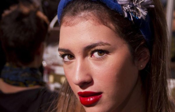 Hay vinchas gruesas.