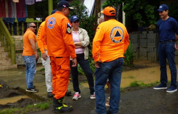 Crecida de ríos los dejó con las casas inundadas