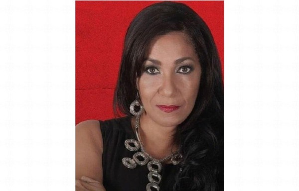 Neysa Ferguson TEATRO | La afamada actriz dijo que el liderazgo femenino consiste en rodearnos de seres que nos inspiren, apoyen y ayuden a ser mejor, y no a competir y obstaculizarnos unas a otras. ‘La vida es una obra de Teatro, necesitamos de muchos y cada uno desde su papel, ya sea sobre o detrás del escenario para llegar al éxito'.