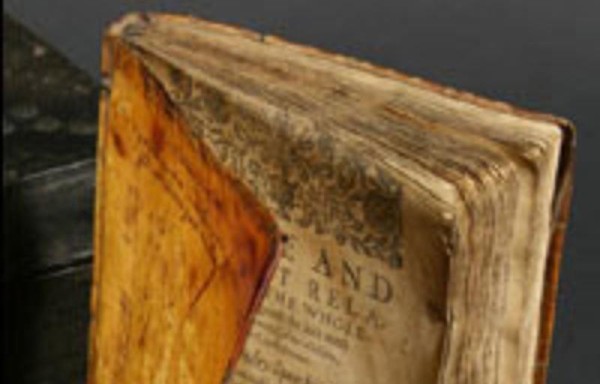 Libros encuadernados con piel humana