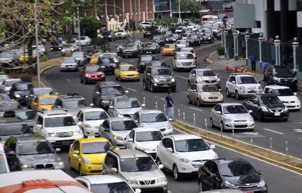 Las vías de la capital colapsan por el drástico aumento del parque vehicular.