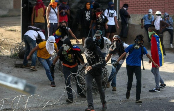 Centenares de venezolanos en varias ciudades del país comenzaron a concentrarse desde temprano.