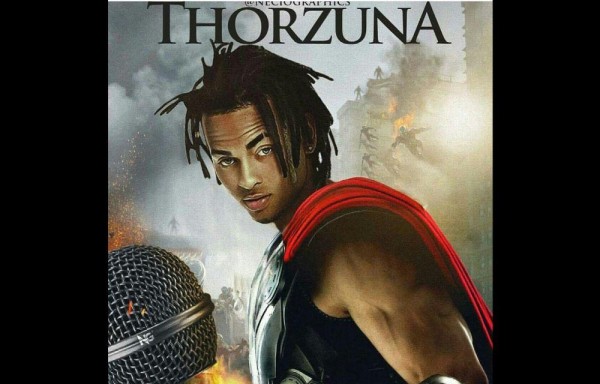 Los vídeos que corrieron como pólvora en las redes sociales mostraron el momento donde el cantante interrumpe la canción.