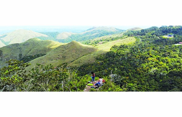 El paisaje desde arriba, en la cima del cerro de La Cruz es espectacular.