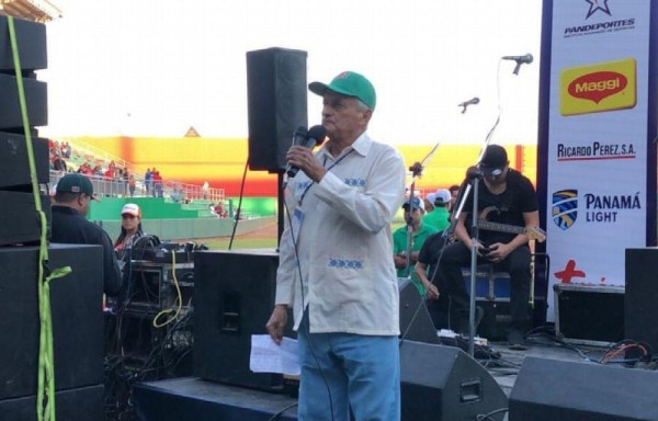 Euclides Quintero es homenajeado.