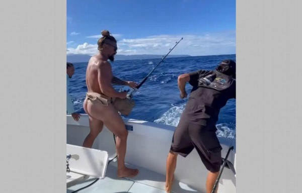 Jason Momoa enciende las redes con su revelador atuendo de pesca