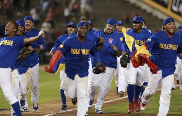 Los colombianos celebraron en el estadio Rod Carew