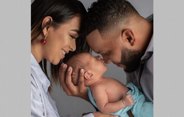 Josenid presenta a su hijo